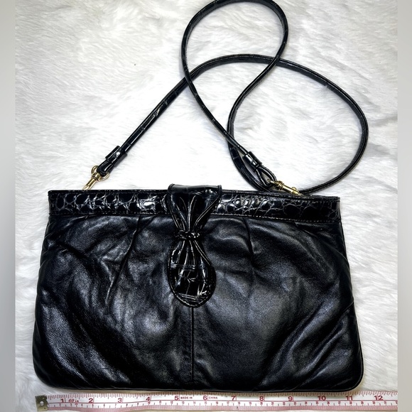 Vintage‎ black leather crossbody purse with embossed trim and bow - Picture 1 of 5
